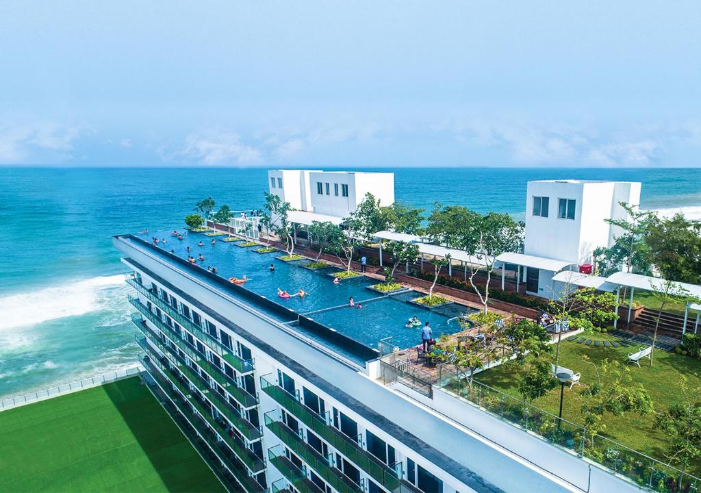Хотел Marino Beach Colombo 5*